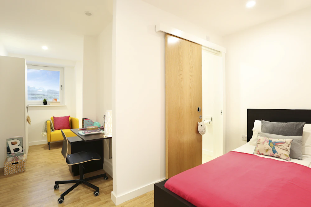 bookmyuniroom student Accommodation ensuite Keele House Newcastle under Lyme UK