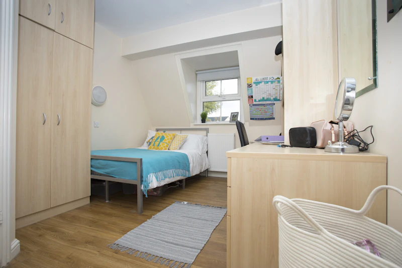 bookmyuniroom student Accommodation ensuite  Oxney House and Gardens  Manchester UK